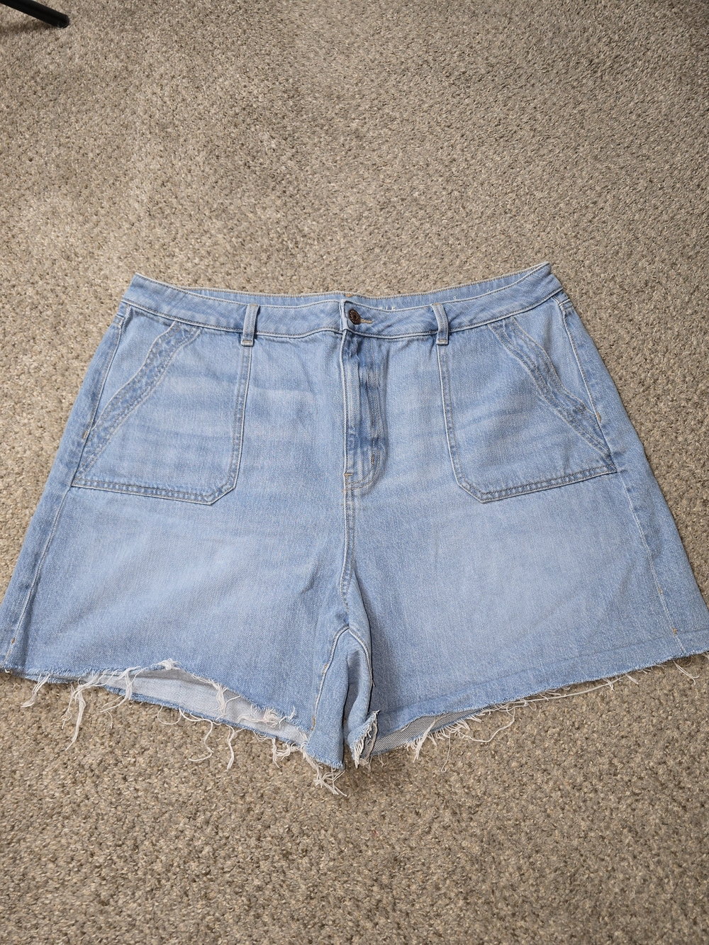 American Eagle Light Blue Denim Women's Mom Shorts Size 20